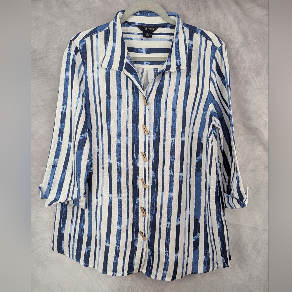 Ali Miles Size Small 54% Linen Blouse Navy/White Wooden Buttons